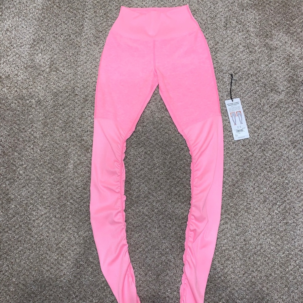 Alo Yoga Goddess Leggings in  Macaroon pink